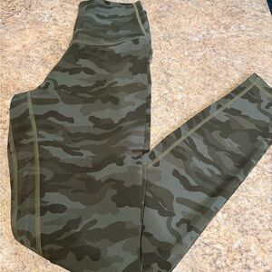 Amazon Essentials Women's Camouflage Leggings